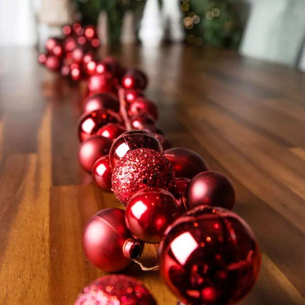 Juleguirlande (180 cm) R�de julekugler