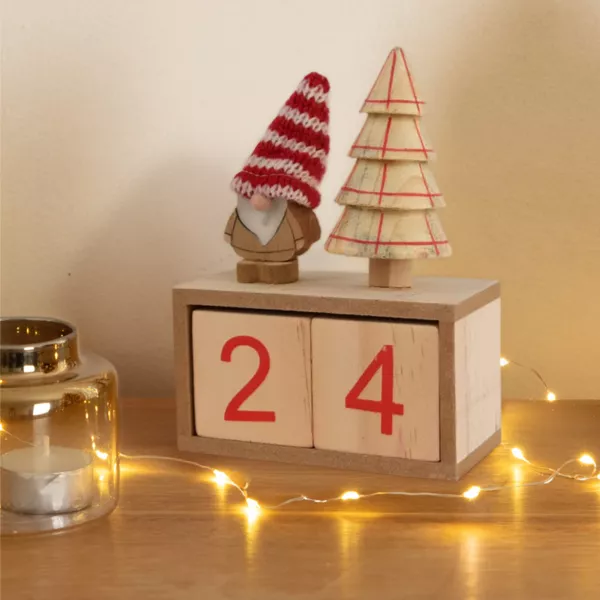 Calendario dell'Avvento in cubi di legno (H18 cm) Babbo Natale con cappello Rosso