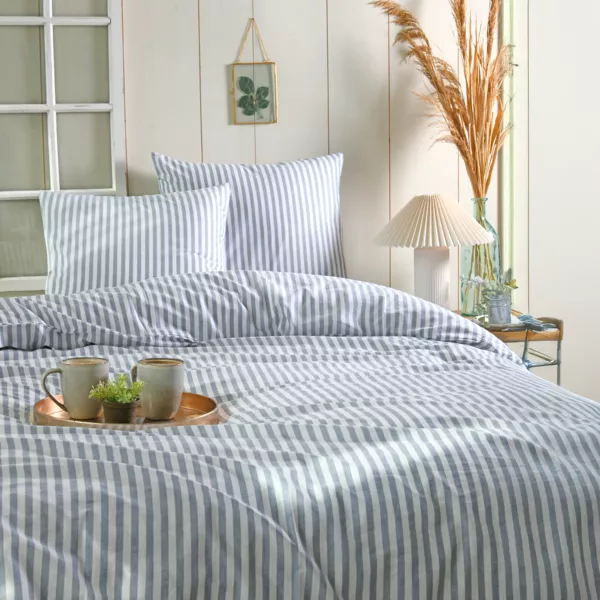 Housse de couette et deux taies d'oreiller coton (240 x 220 cm) Linea Bleu