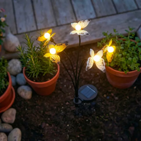 D�coration lumineuse solaire de 5 papillons jaunes (H60 cm) � piquer au sol