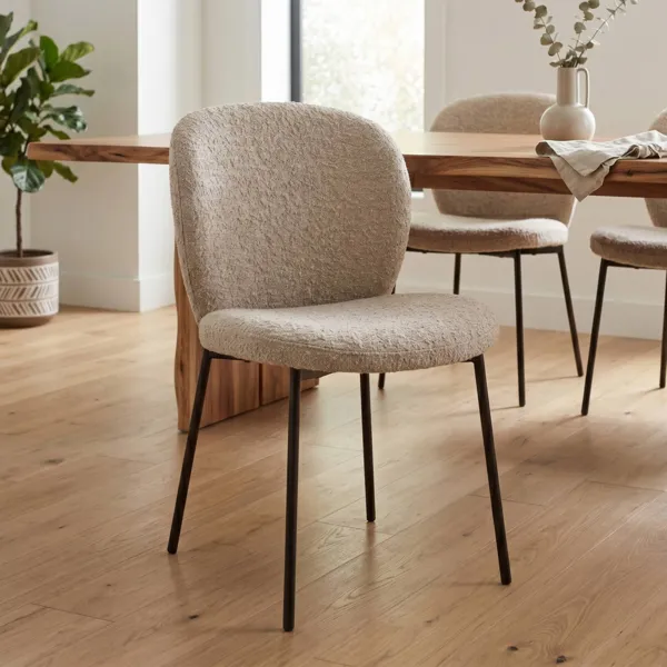 Conjunto de 2 sillas de comedor de bouclette Isla Beige arena (Asiento 48,5 cm)