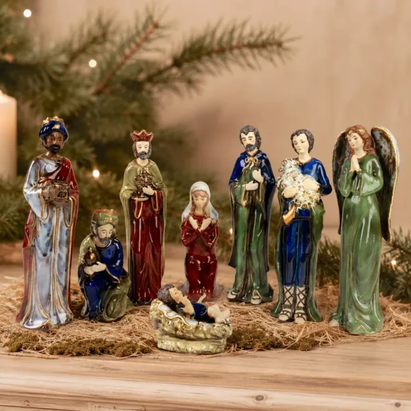 De 8 porseleinen santons (H25 cm) van Albertine
