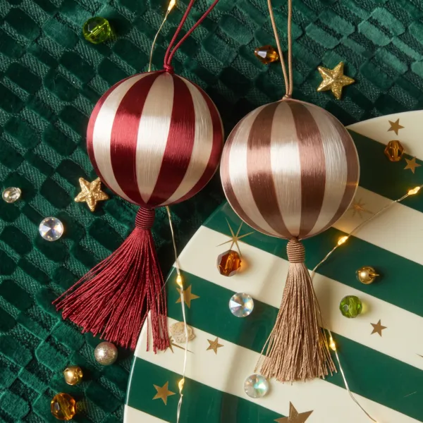Set mit 12 Weihnachtskugeln (Ø 80 mm) Quaste und Streifen Bordeaux und Cognac