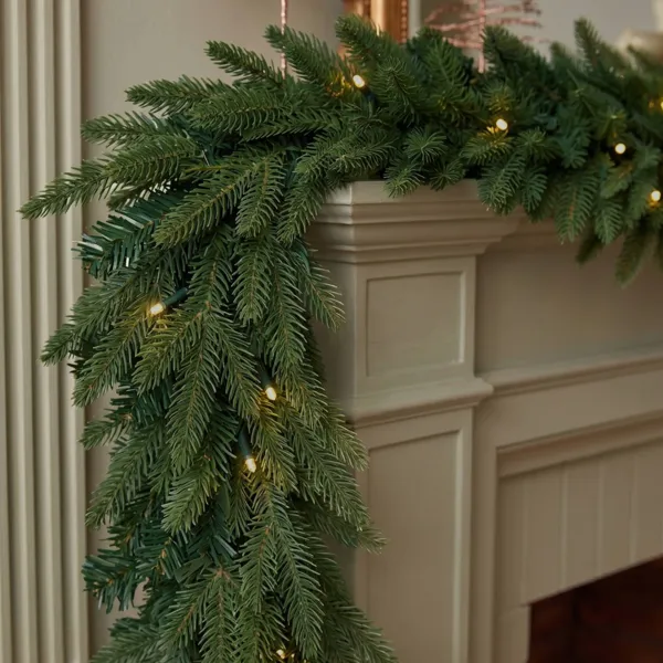 Guirnalda de pino luminosa (300 cm - D25) Lucania Verde Pino y blanco c�lido