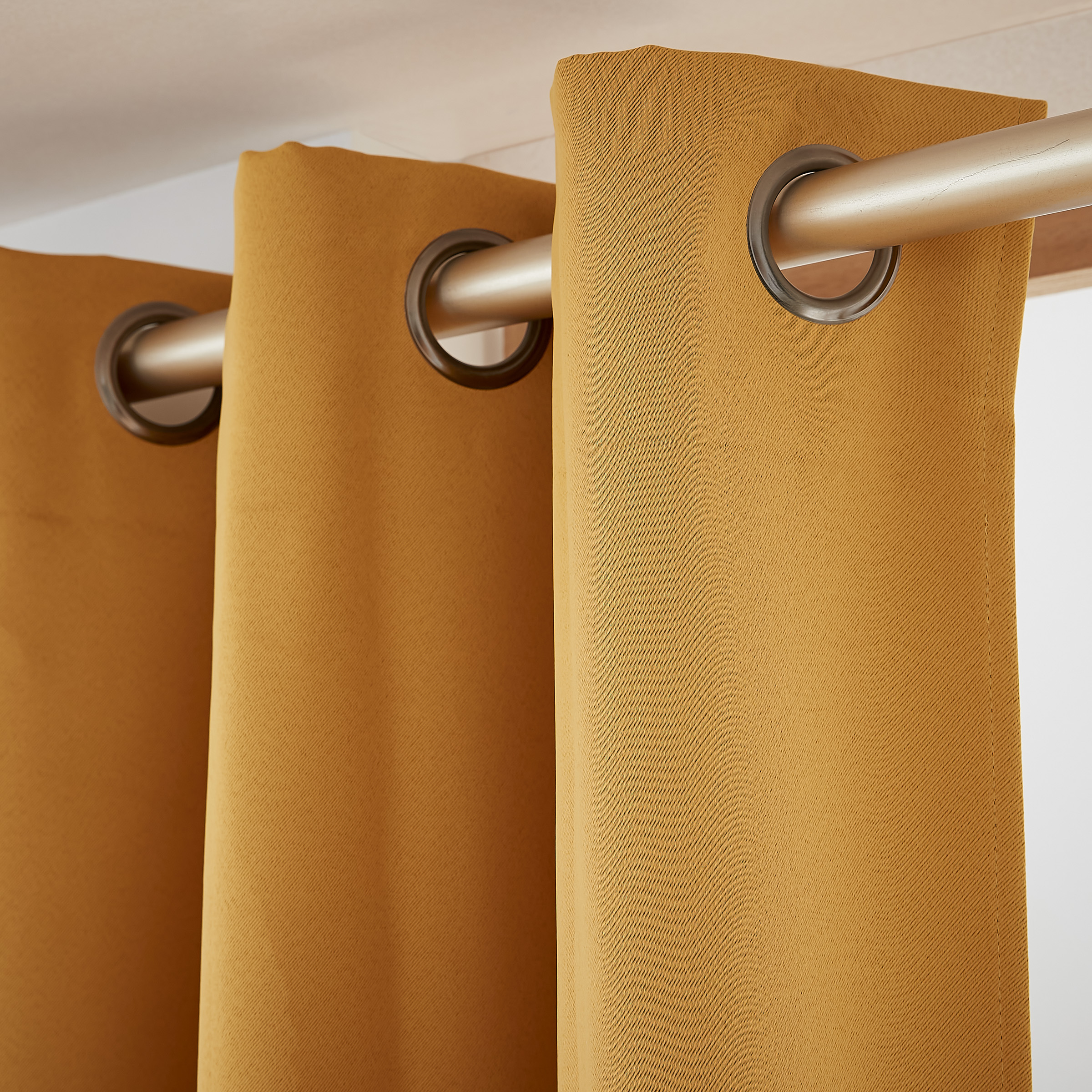 Rideau thermique 100% polyester avec œillets l.140 x H. 240 cm jaune  moutarde