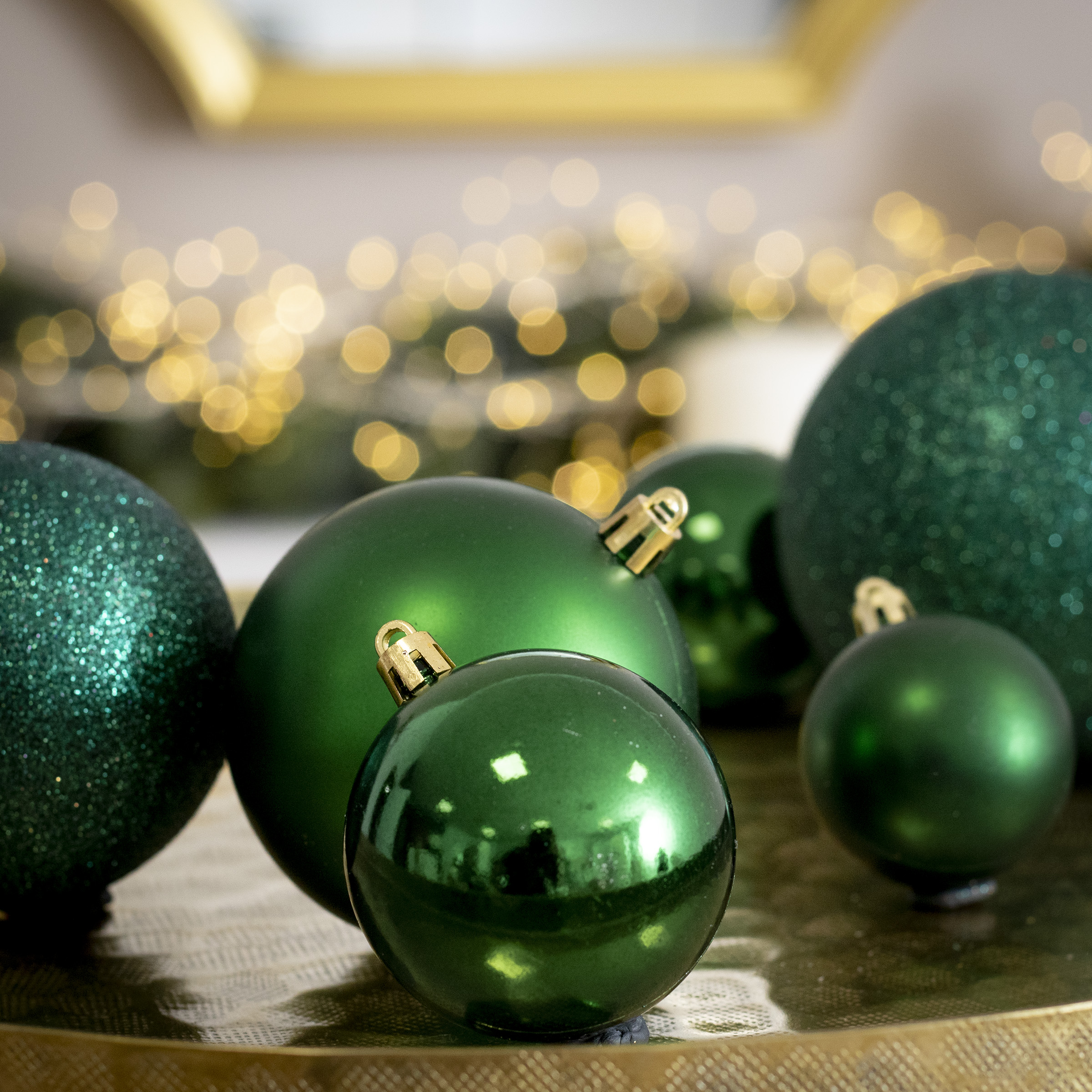 Décoration de Noël : une boite de rangement pour les boules et accessoires  de Noël